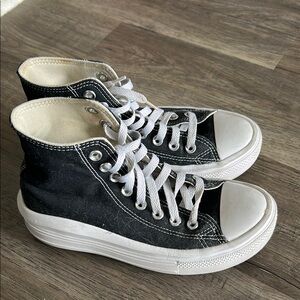 Converse women’s High-Top Sneakers 6.5